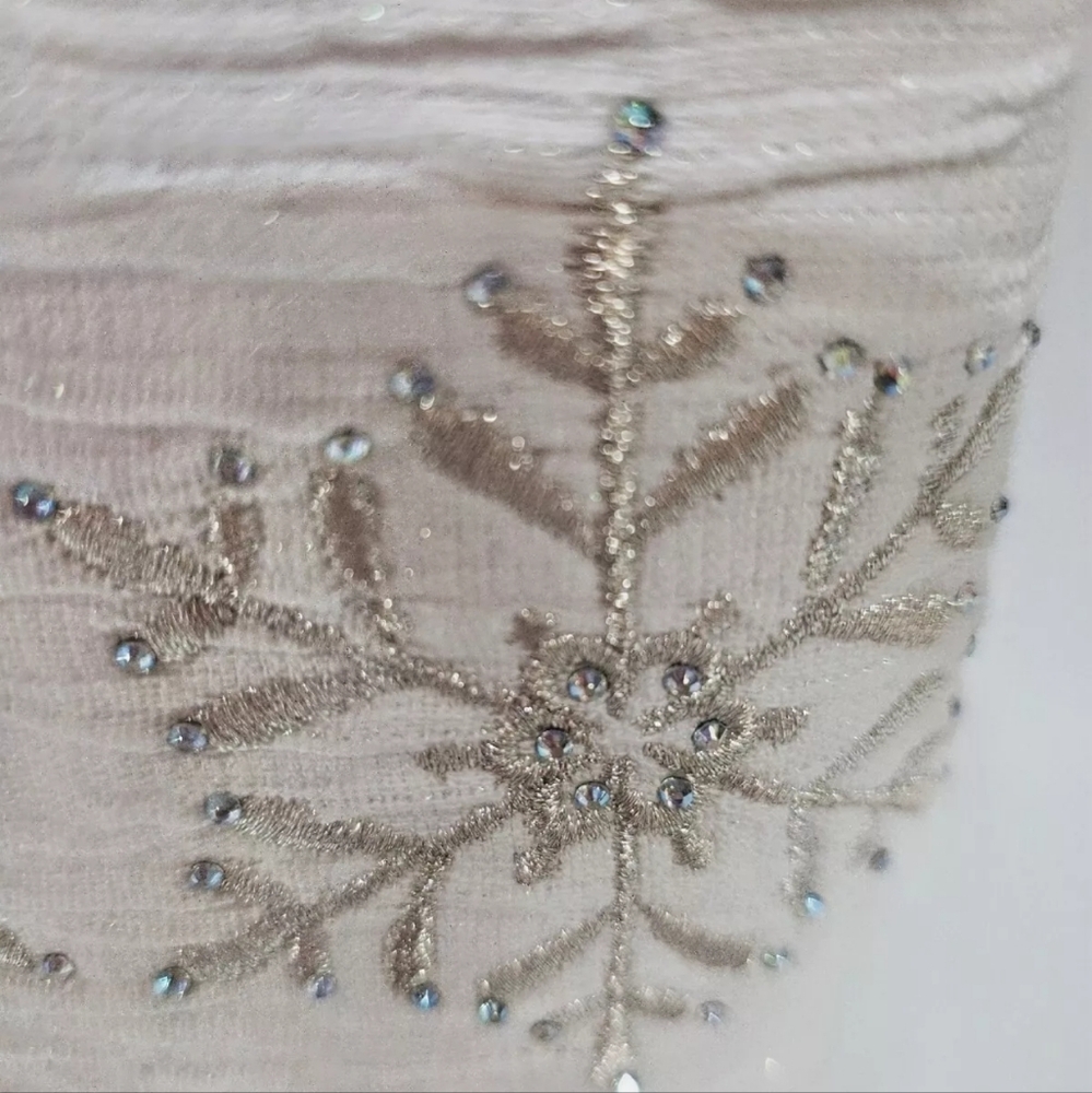 Set Of 2 Glitz + Glimmer EMBROIDERED BLUE RHINESTONE SNOWFLAKES HAND TOW… - Picture 5 of 8